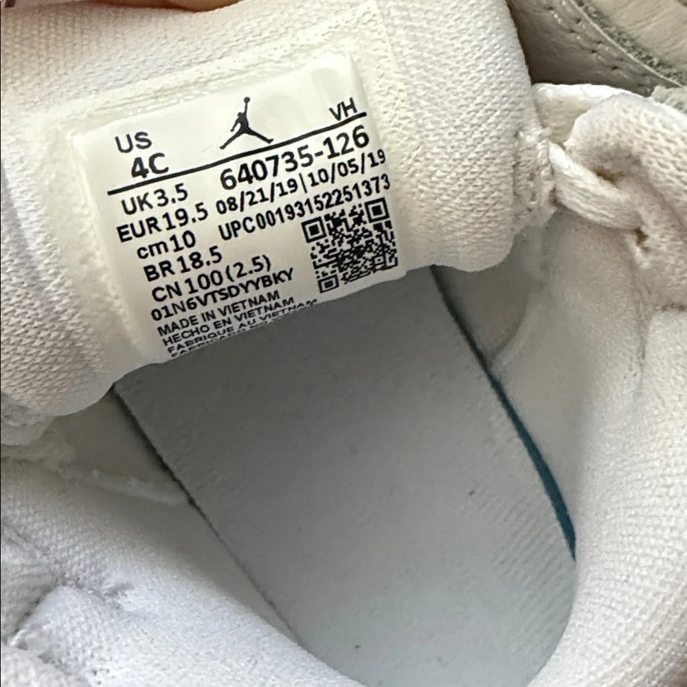 Air Jordan’s Size 4 infant